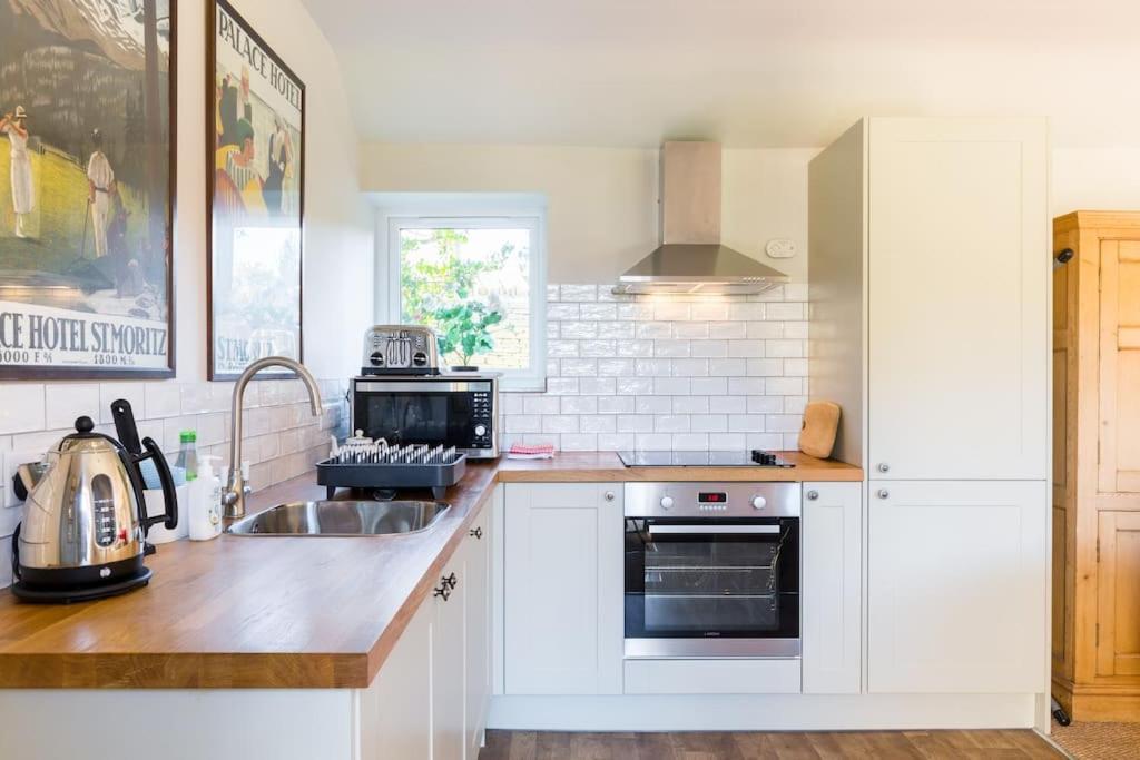 Charming Cottage Surrounded By Idyllic Garden In Peaceful Location In Central Charlbury Exterior foto